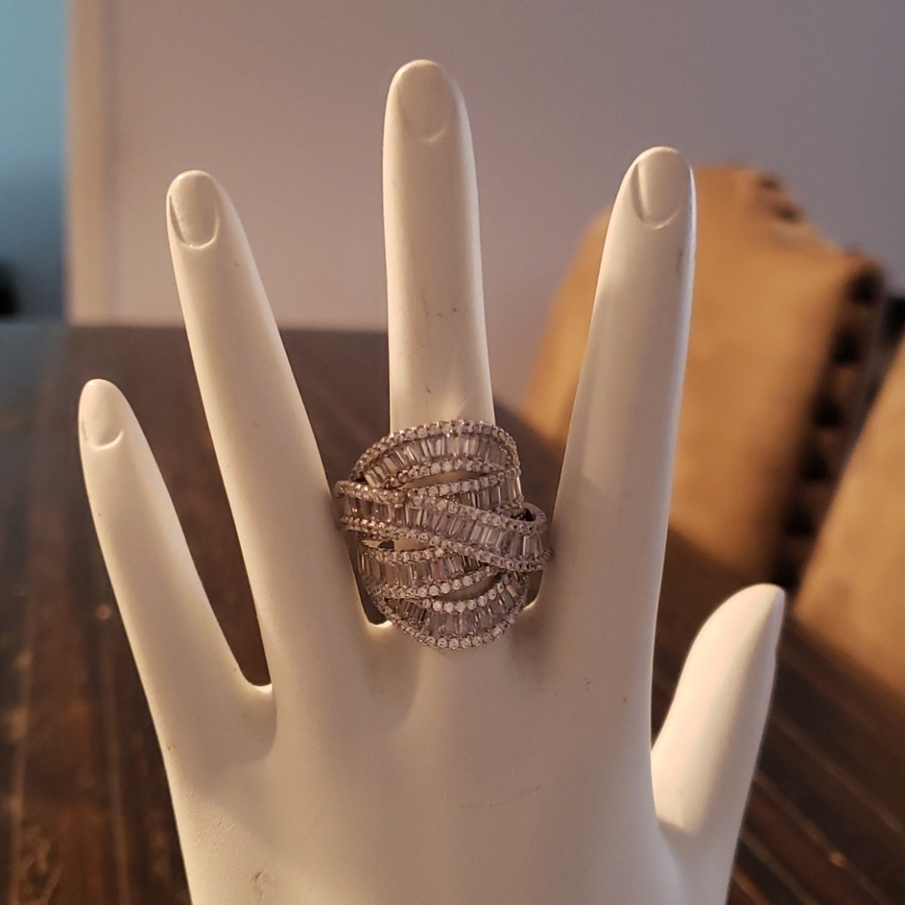 Sterling Silver Ring - Picture 3 of 7